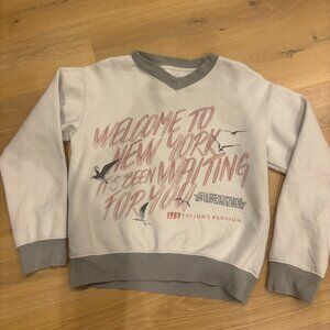 Taylor Swift Welcome to New York V-Neck Pullover Women’s Size S